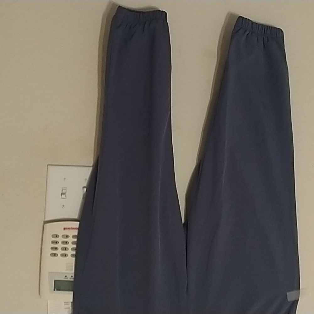Man Amazon  essentials  pants. - Picture 3 of 10